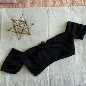 House pf BC black Off-Shoulder Crop Top